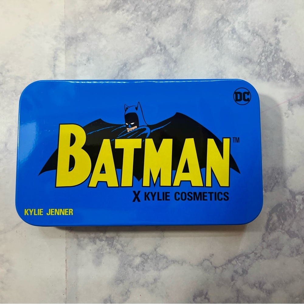 Kylie Cosmetics x Batman makeup storage tin #BatmanMakeup